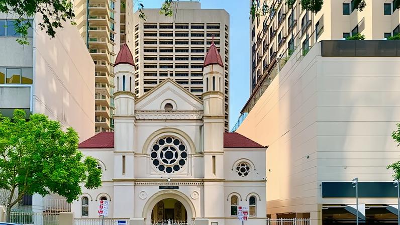 Police have charged a 32-year-old Sunnybank man, after a Toyota Hilux was used to ram the gates of a synagogue in Brisbane.