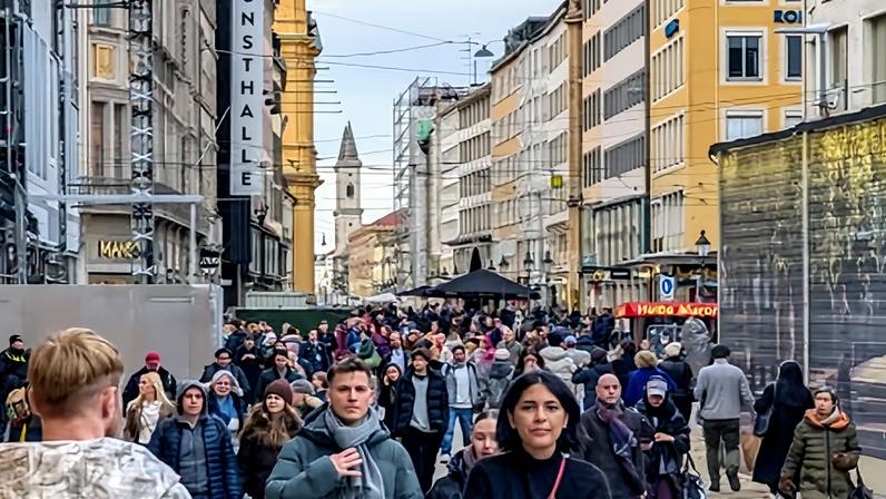 A shopping street in Munich: the Guardian understands the government is cutting the threshold for graduates living in Germany from £28,470 a year to £23,510, with effect from 6 April.