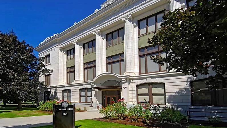 The court ruled dismissals are required if the state has failed to provide counsel within 60 days after an arraignment for a misdemeanor and within 90 days for a felony.