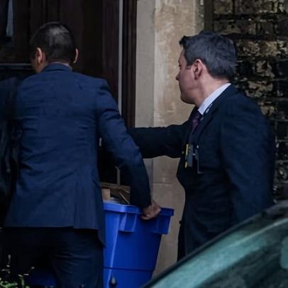 Polícia investiga duas casas ligadas a Peter Mandelson por caso Epstein