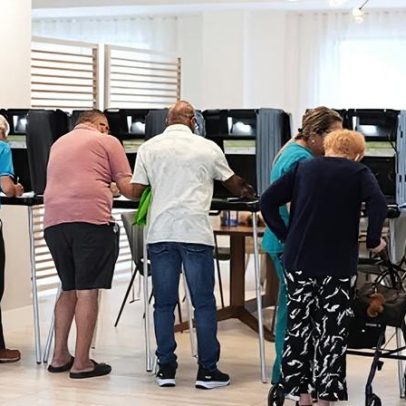 Trump sugere que republicanos assumam o controle das eleições