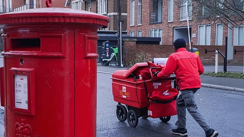 Royal Mail delivered 424m parcels, up 8%, but the number of addressed letters dropped 9% to 1.5bn in the final quarter of last year.