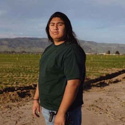 Jovem de 18 anos protege comunidade agrícola da Califórnia e a mãe contra o ICE