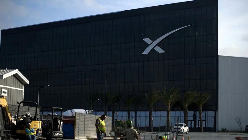 Complexo industrial da SpaceX, no Texas: empresa tenta realizar um IPO ainda este ano, em um negócio que pode levantar até US$ 50 bilhões. (Foto: Mark Felix/Bloomberg)