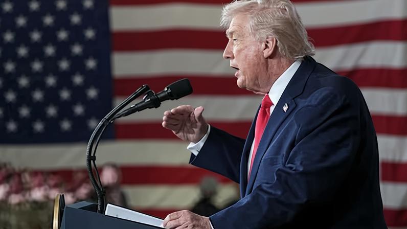 El presidente de Estados Unidos, Donald Trump, este viernes en la base militar de Fort Bragg, en Carolina del Norte