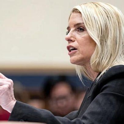Pam Bondi insulta democratas durante audiência sobre Epstein