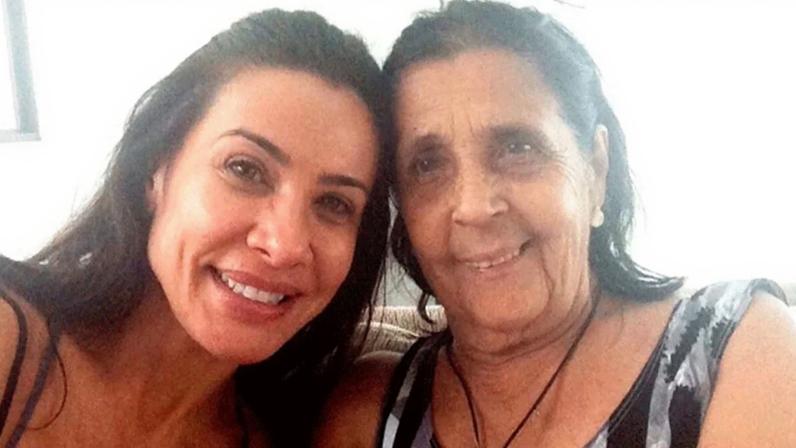 Após a mãe de 84 anos perder o ganha-pão em enchente de MG, Scheila Carvalho rebate críticas e explica por que a idosa trabalha: ‘O mundo anda doente’