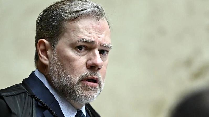 Divulgação de mensagens de Vorcaro no caso Master pressiona o ministro Dias Toffoli; ele disse que não recebeu dinheiro do banqueiro