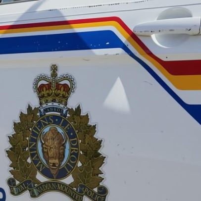 Tiroteio em escola de Tumbler Ridge, Canadá, deixa nove mortos