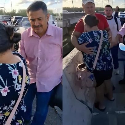 Cristão conversa com mulher em viaduto, enfatizando o amor de Jesus