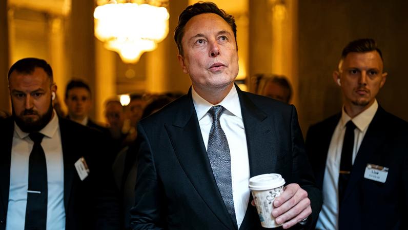 Elon Musk, CEO da Tesla e fundador do SpaceX, está prestes a unir suas empresas de inteligência artificial, a xAI, com a SpaceX, em uma estratégia que visa consolidar suas operações e potencialmente criar uma nova gigante no setor de tecnologia e exploração espacial.