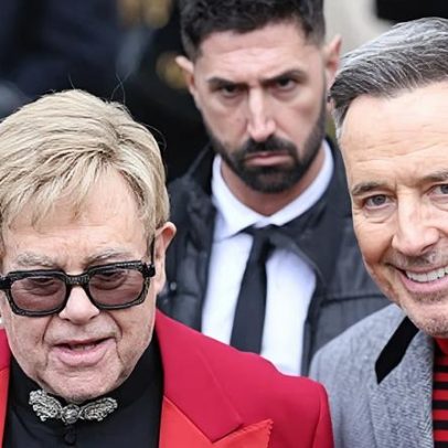 Elton John acusa editor do Daily Mail de invasão de privacidade