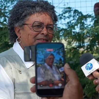 Mia Mottley vence terceira eleição e retorna ao poder em Barbados
