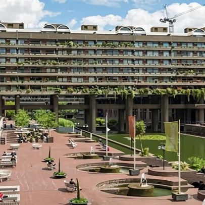 Diretor de artes do Barbican deixa cargo meses após revelar visão criativa
