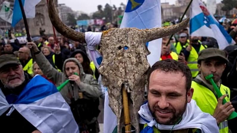 Cattle farmers demonstrating in Madrid last week against attempts to cut their subsidies under the common agriculture policy.