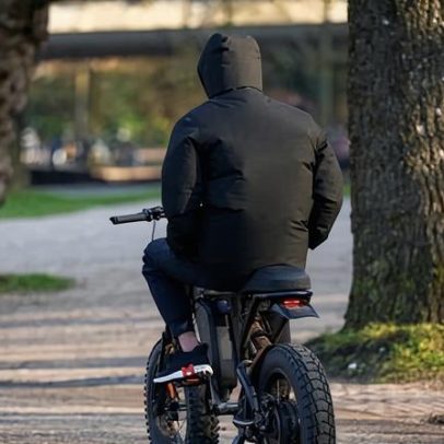 Polícia de NSW apreende e destrói e-bikes ilegais em operação governamental