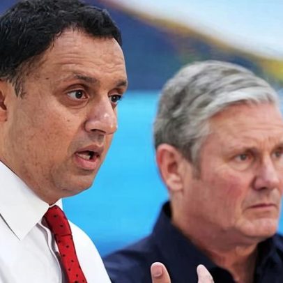 Aliados de Sarwar buscam justificar ataque a Starmer e novo desafio à liderança