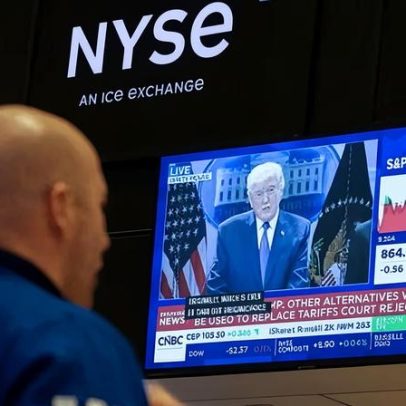 EUA suspendem cobrança de tarifas de Trump após decisão da Suprema Corte