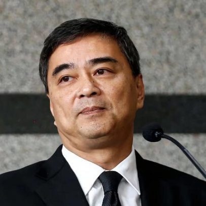 Ex-primeiro-ministro Abhisit retorna à disputa política, impulso para seu partido