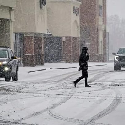 Milhões nos EUA enfrentam frio extremo, neve rara no sul