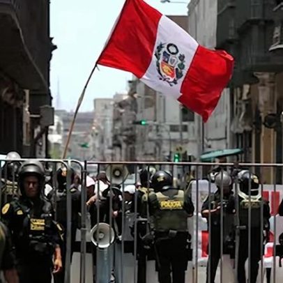 Peru volta a enfrentar abismo com a queda do sétimo presidente em uma década