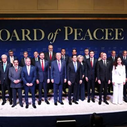França surpreendida com presença da Comissão Europeia no Conselho de Paz