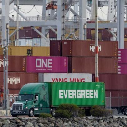 Tarifa dos EUA começa em 10% e governo busca elevar para 15%