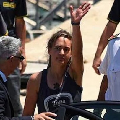 Juízes italianos questionam política migratória de Meloni, apoiam ONG e deportado