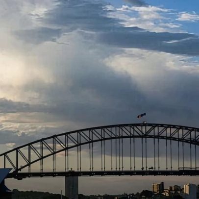 Sur Ronster é multado após enxame de ciclistas elétricos na Sydney Harbour Bridge