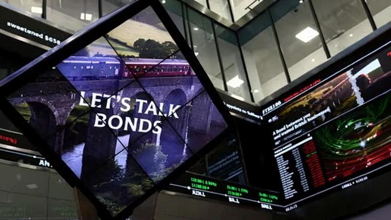 The London Stock Exchange. Yields rise when bond prices fall, and indicate the rates at which investors are willing to lend to the government.