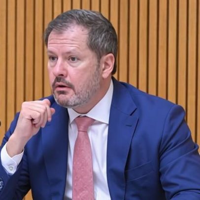 Ed Husic expressa preocupações sobre visita de Isaac Herzog