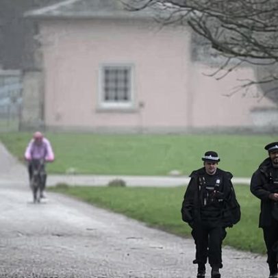 Busca policial na antiga casa de Andrew em Windsor entra no terceiro dia