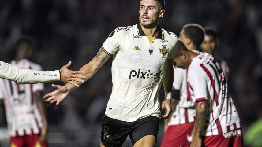 Pedro Raul comemora gol contra o Bangu em março de 2023: última sequência de cinco vitórias do Vasco — Foto: Daniel Ramalho / CRVG
