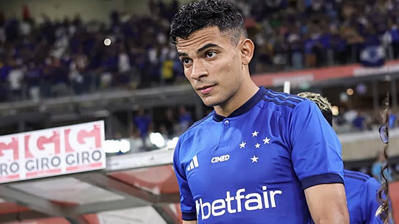 Bruno Rodrigues desembarca em Belo Horizonte (Foto: Divulgação/Cruzeiro)