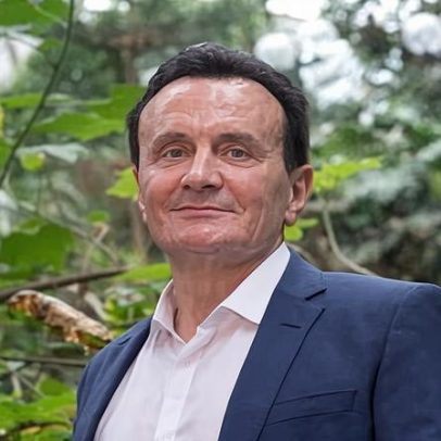 AstraZeneca elogia acordo com NHS, mas pausa investimento de £200 milhões