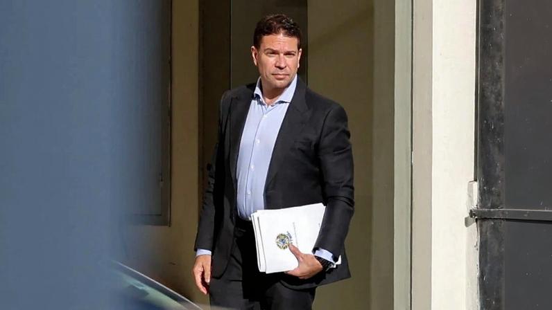 Rio de Janeiro (RJ) 17/07/2024 – O delegado federal Alexandre Ramagem, ex-diretor da Agência Brasileira de Informações (Abin) e pré-candidato à Prefeitura do Rio, presta depoimento na Polícia Federal, que investiga possível uso ilegal de sistemas para espionar autoridades e desafetos políticos no governo Jair Bolsonaro. Foto: Fernando Frazão/Agência Brasil