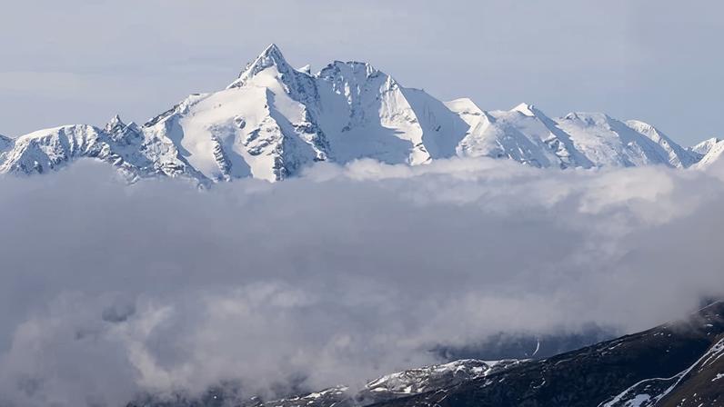 A court has found a climber guilty of manslaughter after he left his girlfriend on Grossglockner, Austria's highest mountain, as he went to get help.