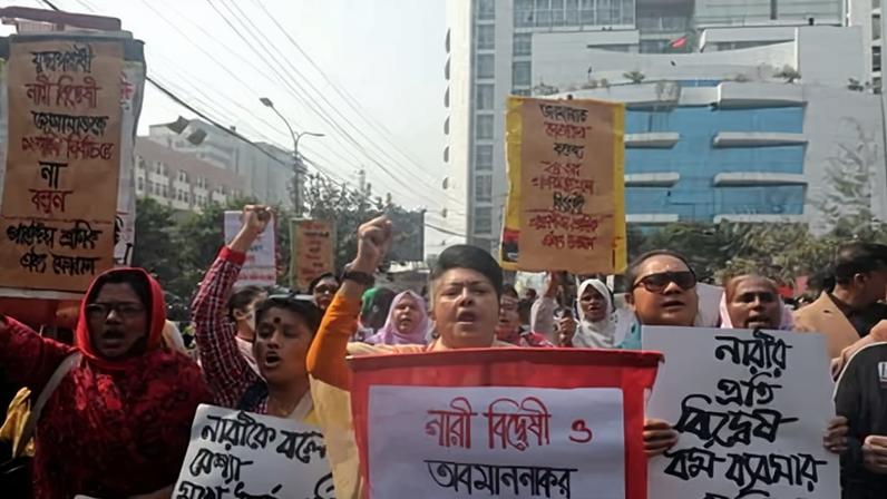 Women’s organisations protest in front of the election commission in Dhaka over comments by Shafiqur Rahman, Jamaat e-Islami’s leader.