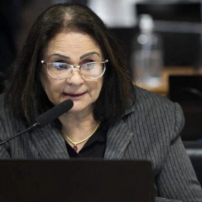 Justiça nega pleito de Damares para vetar críticas a Bolsonaro em desfile