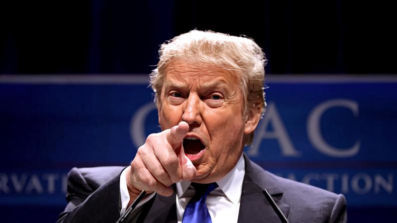 Trump restabelece a liberdade religiosa e garante o direito à oração nas escolas públicas
