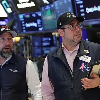 Dow Jones chega 50 mil com ganhos em tecnologia e expectativa de queda de juros