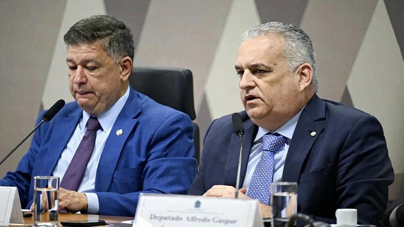 A CPMI do INSS é comandada pelo senador Carlos Viana (esq.) e relatada pelo deputado Alfredo Gaspar (dir.).