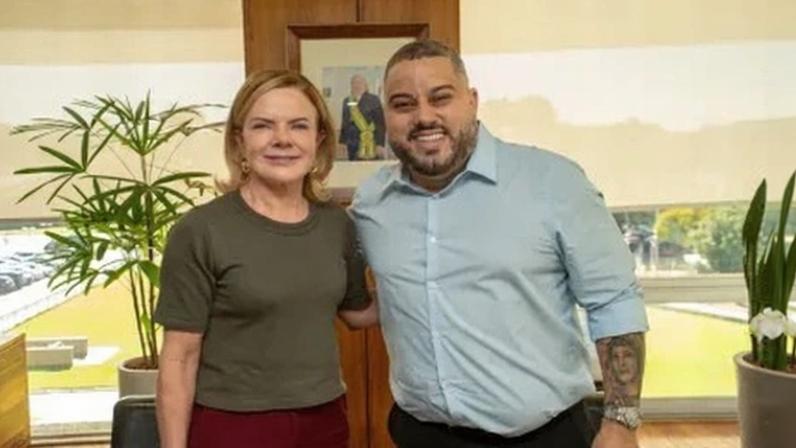 Presidente de escola que homenageou Lula vai ao Planalto antes de desfile