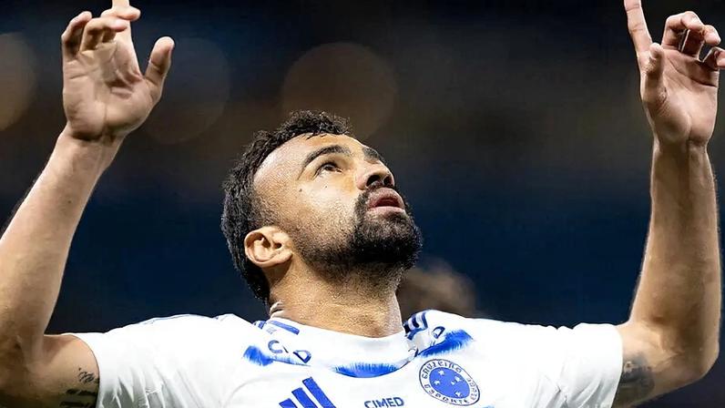 Fabrício Bruno, do Cruzeiro, comemora gol contra o Grêmio (Foto: Lucas Bubols/Cruzeiro)