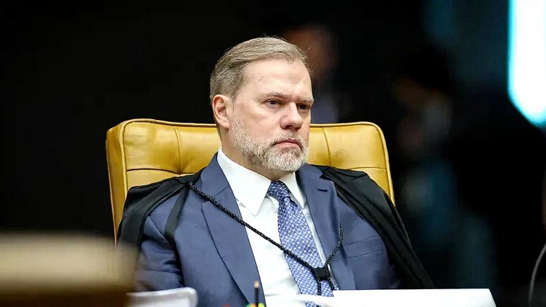 Dias Toffoli é relator do Caso Master. As decisões do ministro têm gerado polêmica e pedidos de afastamento.