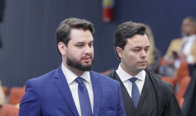 Filipe Martins e um de seus advogados, Jeffrey Chiquini. (Foto: Rosinei Coutinho/STF)