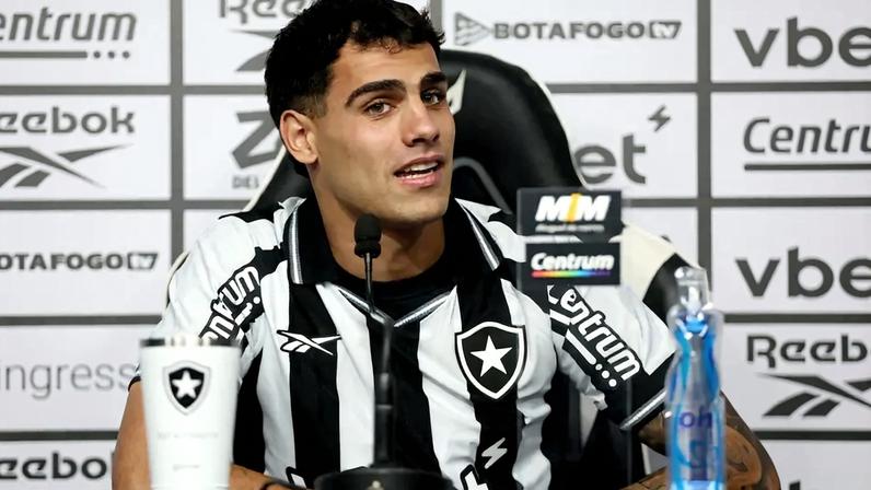 Lucas Villalba foi regularizado pelo Botafogo (Foto: Vítor Silva/Botafogo)