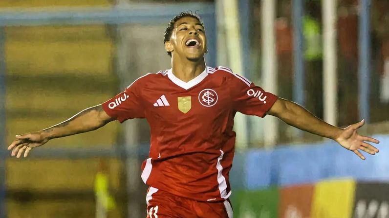 Allex comemora gol sobre o Monsoon, seu primeiro pelo profissional (Foto: Ricardo Duarte/SC Internacional)