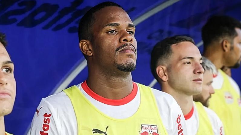 Gustavo Marques (ao centro) será punido pelo Red Bull Bragantino após fala machista. (Foto: Ari Ferreira/ Red Bull Bragantino)