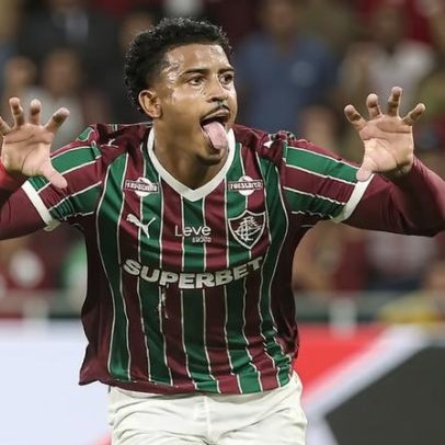 John Kennedy revela origem da comemoração de urso no Fluminense